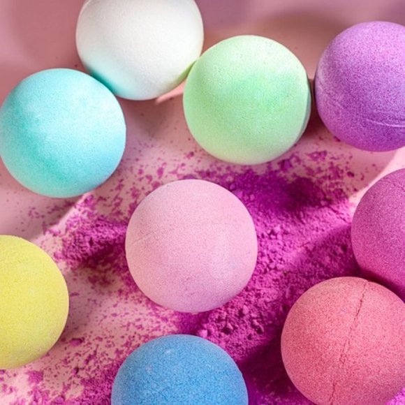 BATH BOMB GIFT SET by Body Earth 9 Pieces Shea Butter & Coconut Oil 9 Scents - Picture 2 of 2